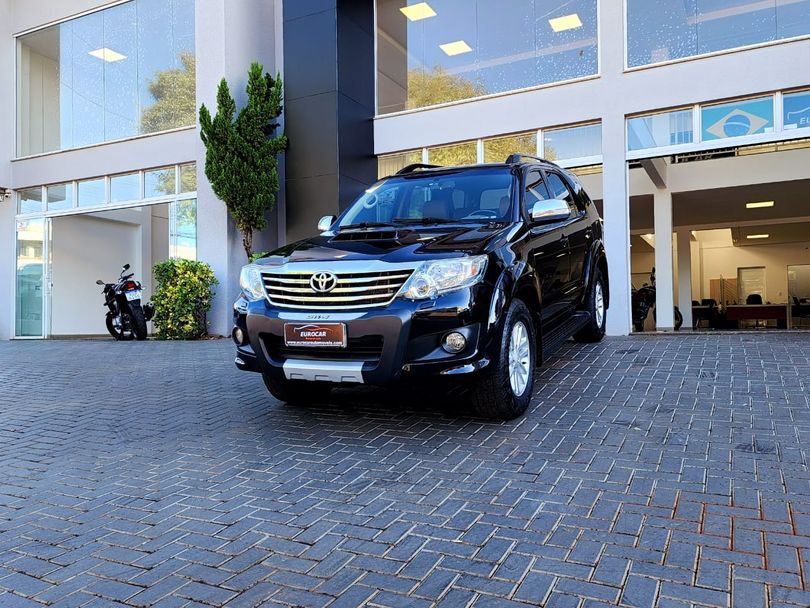 Toyota Hilux SW4 SRV D4-D 4x4 3.0 TDI Dies. Aut