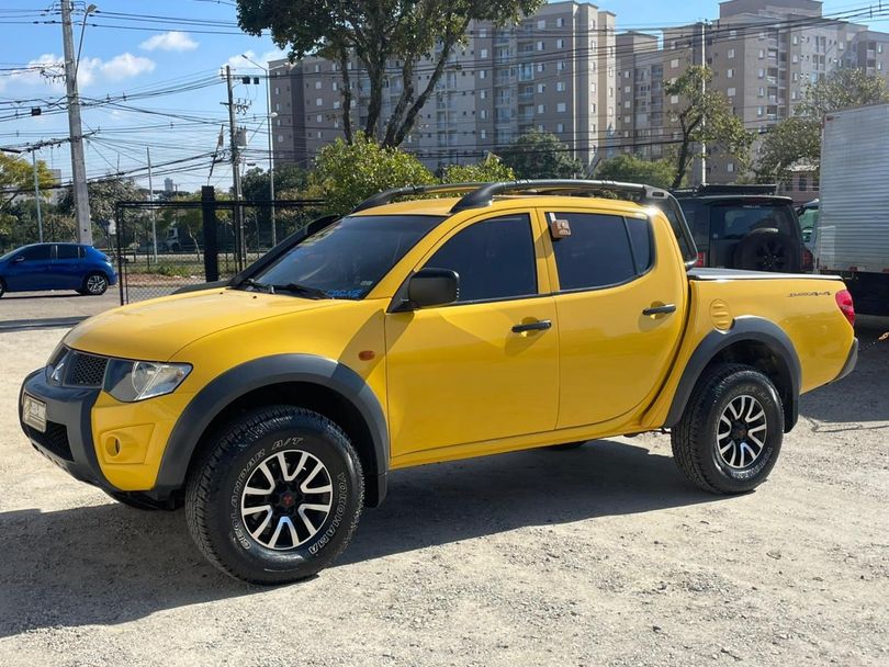 Mitsubishi L200 Triton Savana 3.2 CD TBI Dies. Mec.