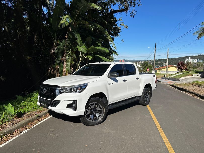 Toyota Hilux CD SRX 4x4 2.8 TDI 16V Diesel Aut.