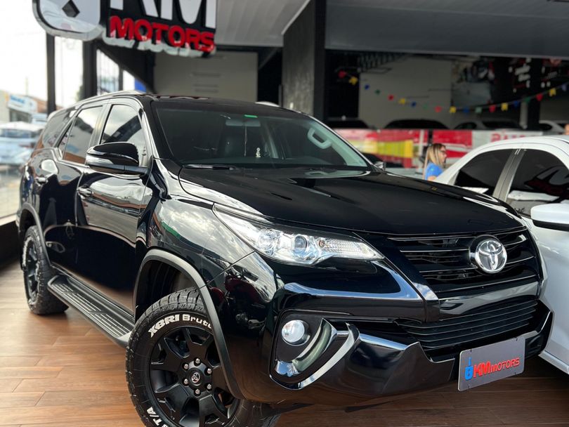 Toyota Hilux SW4 SR 4x2 2.7/ 2.7 Flex 16V Aut.