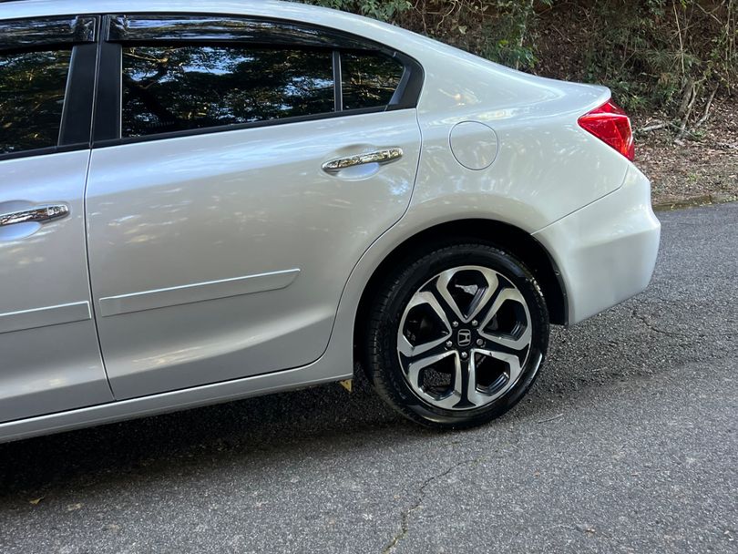 Honda Civic Sedan EXS 1.8/1.8 Flex 16V Aut. 4p