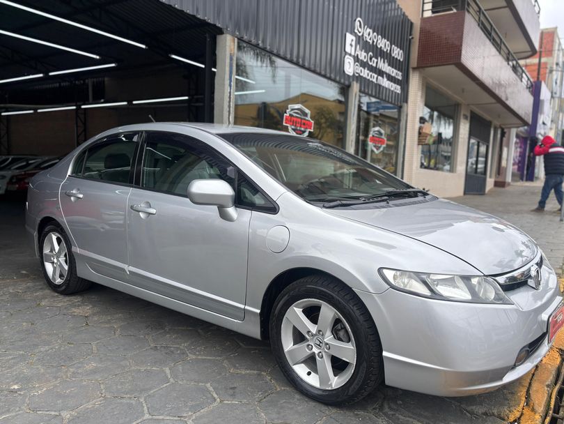 Honda Civic Sedan LXS 1.8/1.8 Flex 16V Aut. 4p