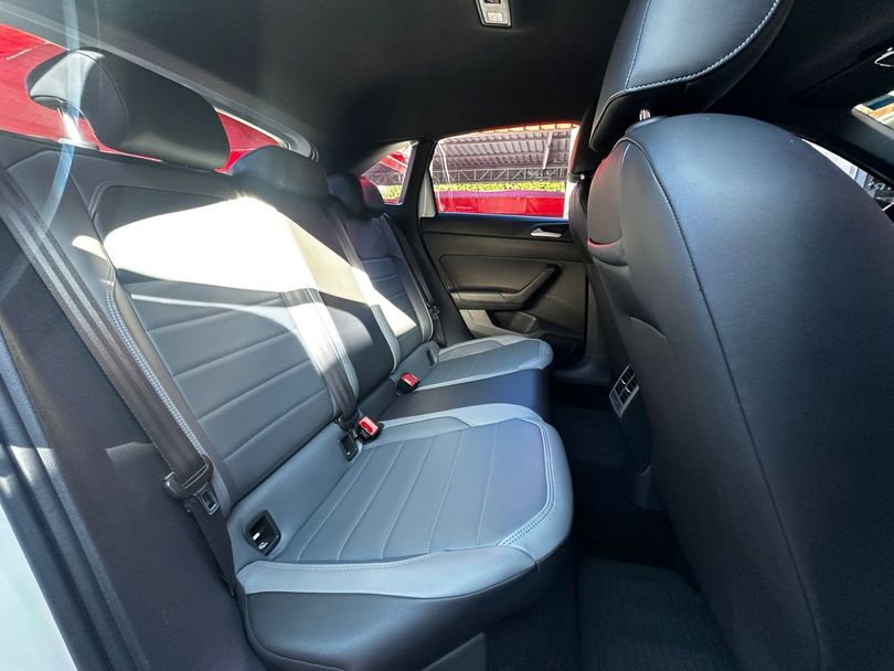 VolksWagen Nivus Highline 1.0 200 TSI Flex Aut.