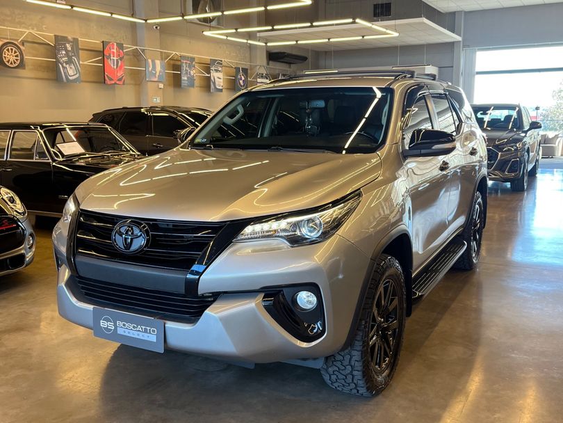 Toyota Hilux SW4 SRX 4x4 2.8 TDI 16V Dies. Aut.