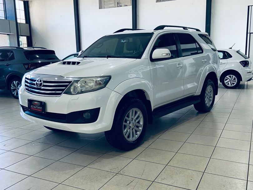 Toyota Hilux SW4 SRV D4-D 4x4 3.0 TDI Dies. Aut
