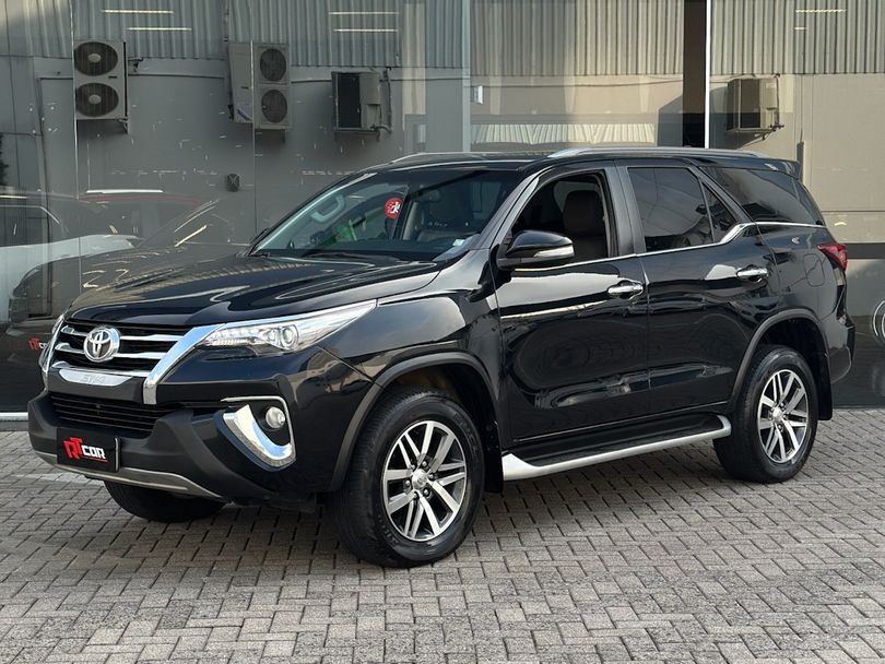 Toyota Hilux SW4 SRX 4x4 2.8 TDI 16V Dies. Aut.