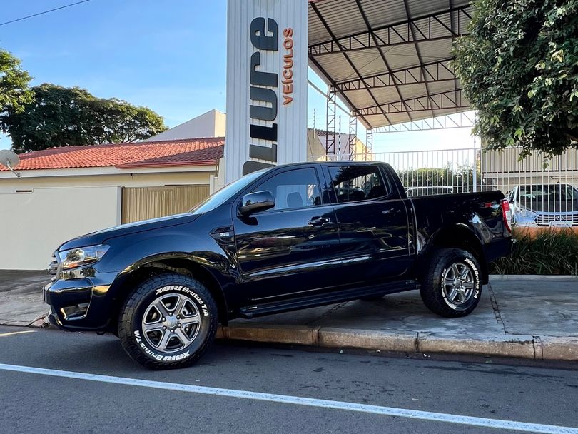 Ford 2.2 XLS AT 4X4