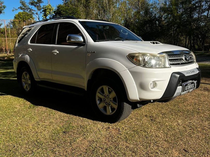 Toyota Hilux SW4 SRV D4-D 4x4 3.0 TDI Dies. Aut