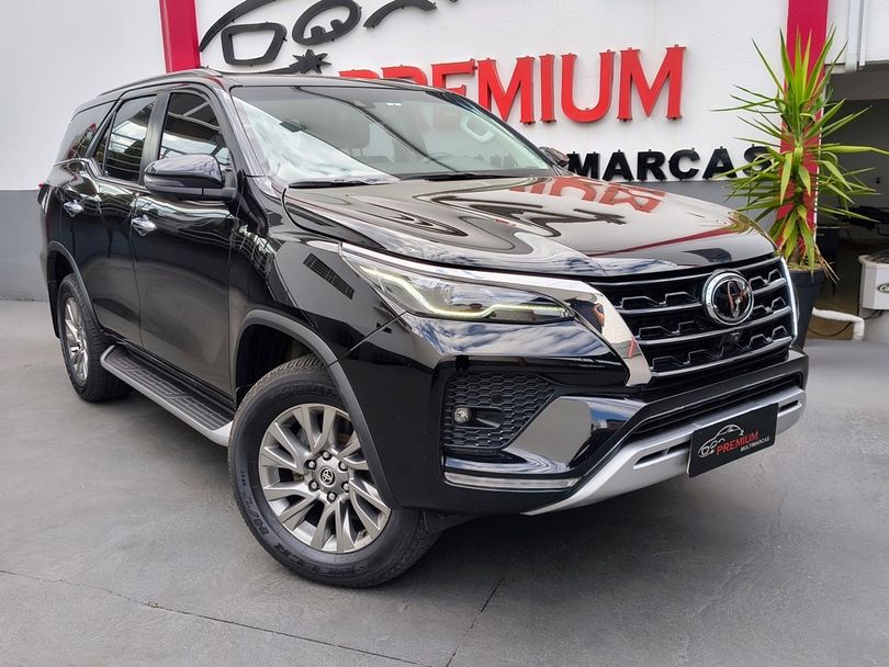 Toyota Hilux SW4 SRX 4x4 2.8 TDI 16V Dies. Aut.