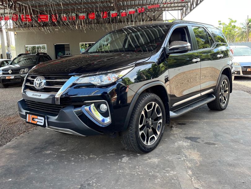 Toyota Hilux SW4 SR 4x2 2.7/ 2.7 Flex 16V Aut.