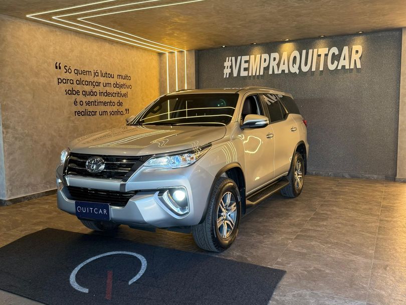 Toyota Hilux SW4 SR 4x2 2.7/ 2.7 Flex 16V Aut.