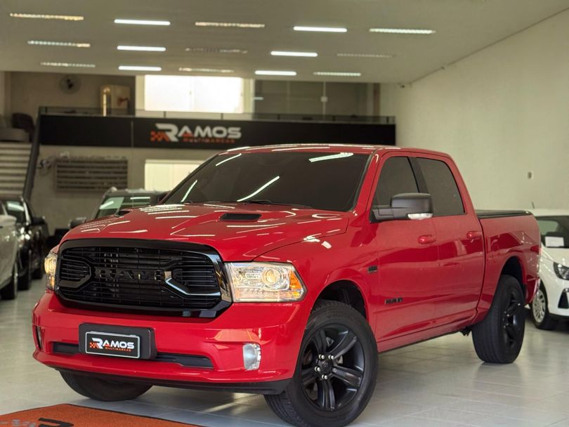 RAM 1500 CLASSIC LAR. NIGHT ED 5.7 4X4 Aut.