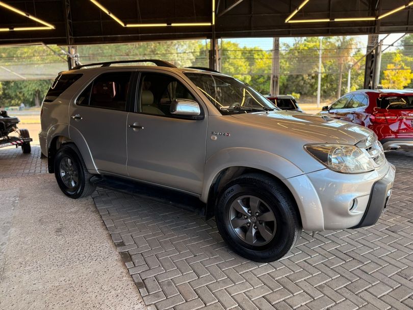 Toyota Hilux SW4 SRV D4-D 4x4 3.0 TDI Dies. Aut