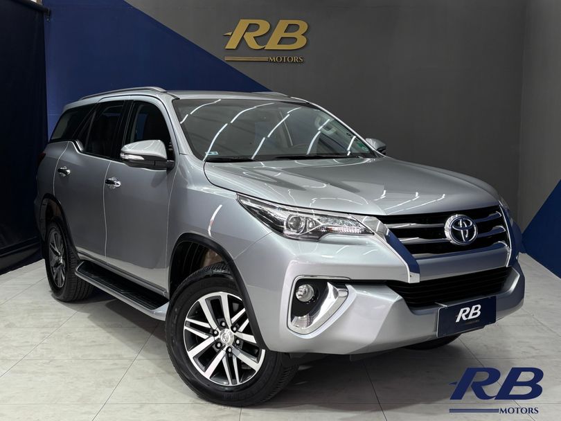 Toyota Hilux SW4 SRX 4x4 2.8 TDI 16V Dies. Aut.