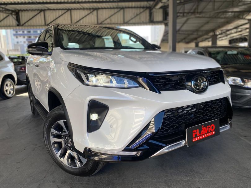 Toyota Hilux SW4 Diamond 2.8 TB 4x4 Die. Aut.