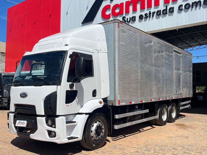 FORD CARGO 2428 E T 3-Eixos 2p (diesel)