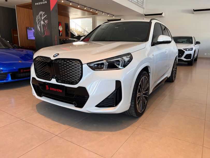 BMW iX 1 xDrive 30 M Sport (Elétrico)