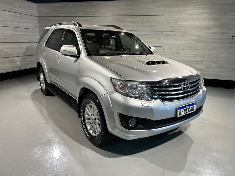 Toyota Hilux SW4 SRV D4-D 4x4 3.0 TDI Dies. Aut