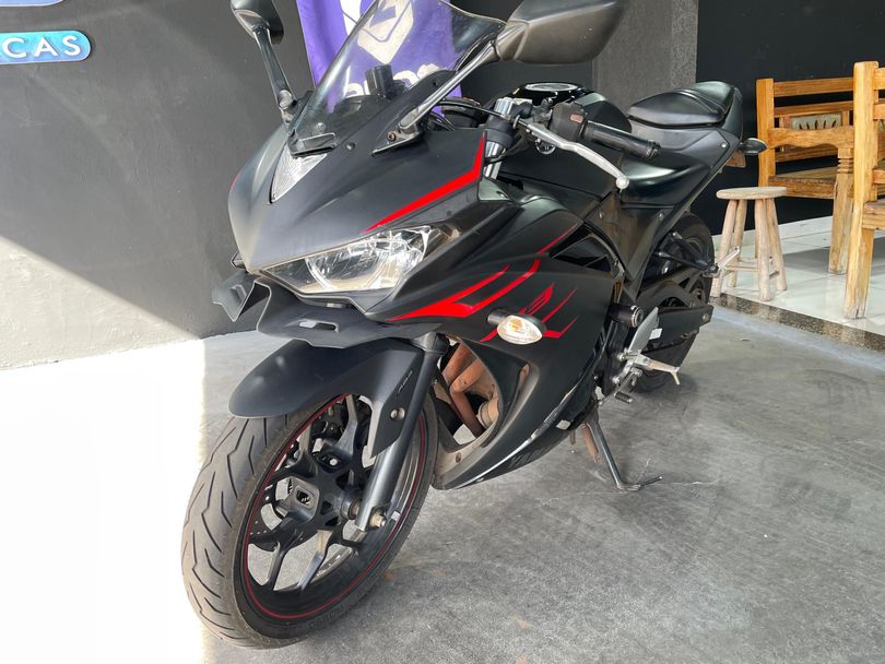 YAMAHA YZF R-3 321/ABS