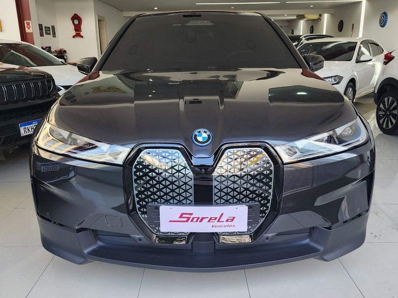 BMW iX XDrive 40 Aut. (Elétrico)