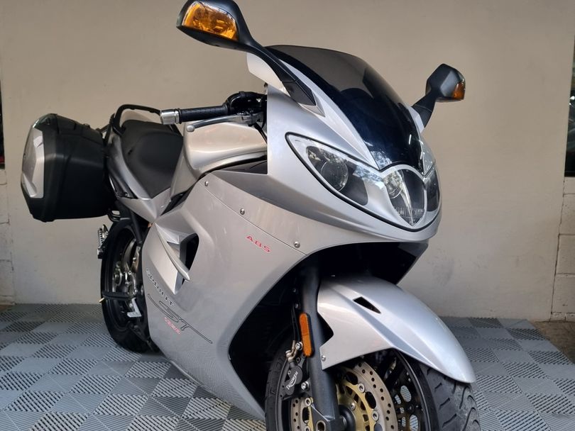 TRIUMPH SPRINT ST 1050i