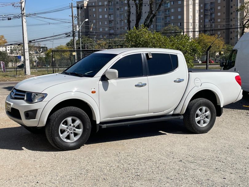 Mitsubishi L200 Triton HLS 2.4 Flex 16V CD Mec.