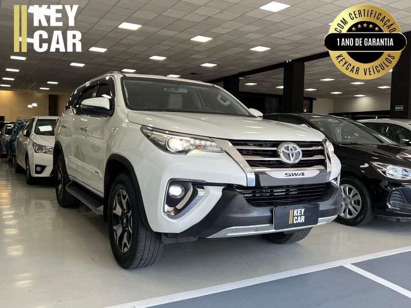 Toyota Hilux SW4 SRX Diamo. 4x4 2.8 TB Die Aut.