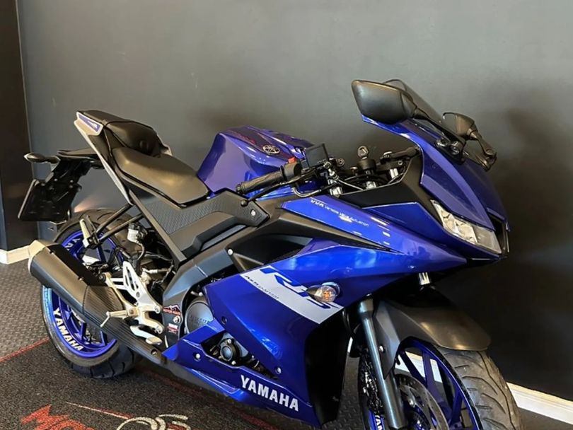 YAMAHA R15