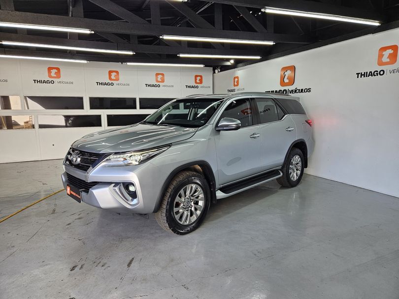 Toyota Hilux SW4 SRX 4x4 2.8 TDI 16V Dies. Aut.