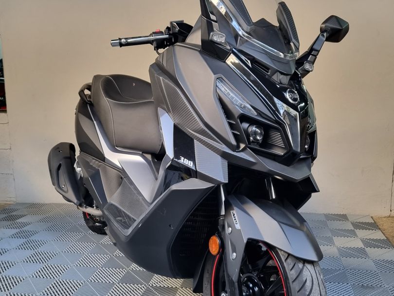 DAFRA CRUISYM 300 