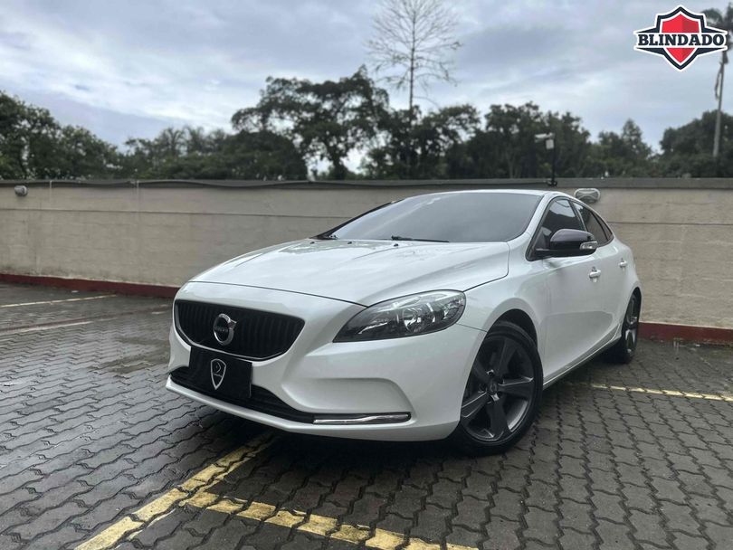 VOLVO 2.0 T4 KINETIC GASOLINA 4P AUTOMÁTICO