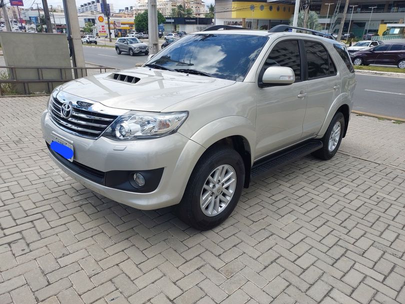 Toyota Hilux SW4 SRV D4-D 4x4 3.0 TDI Dies. Aut