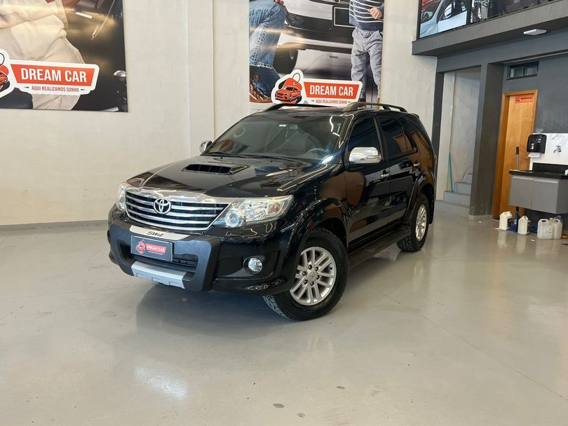 Toyota Hilux SW4 SR D4-D 4x4 3.0 TDI Dies. Aut