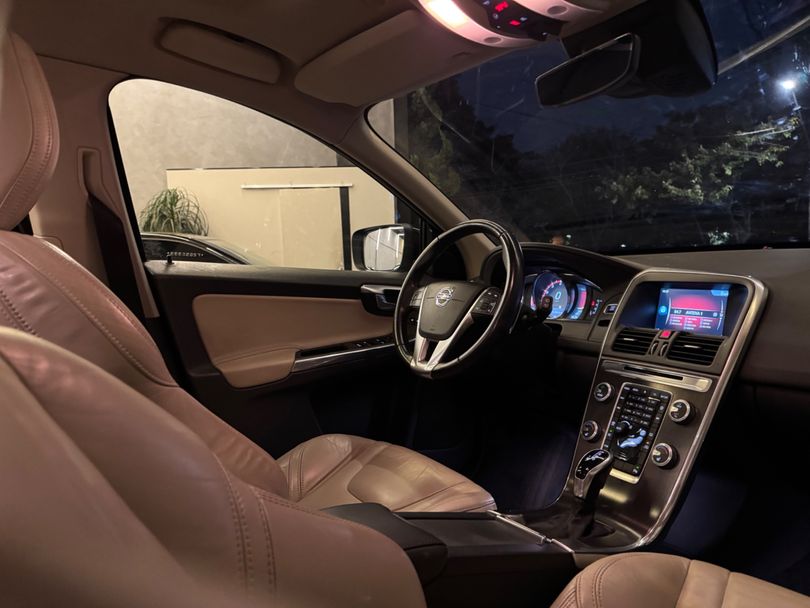 Volvo XC 60 T-6  R-DESIGN 2.0 306cv FWD 5p