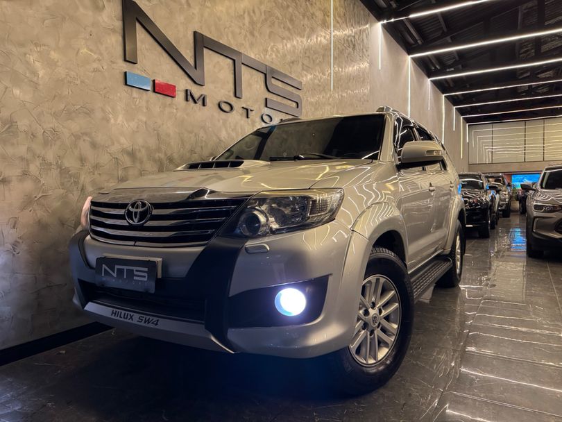 Toyota Hilux SW4 SR D4-D 4x4 3.0 TDI Dies. Aut