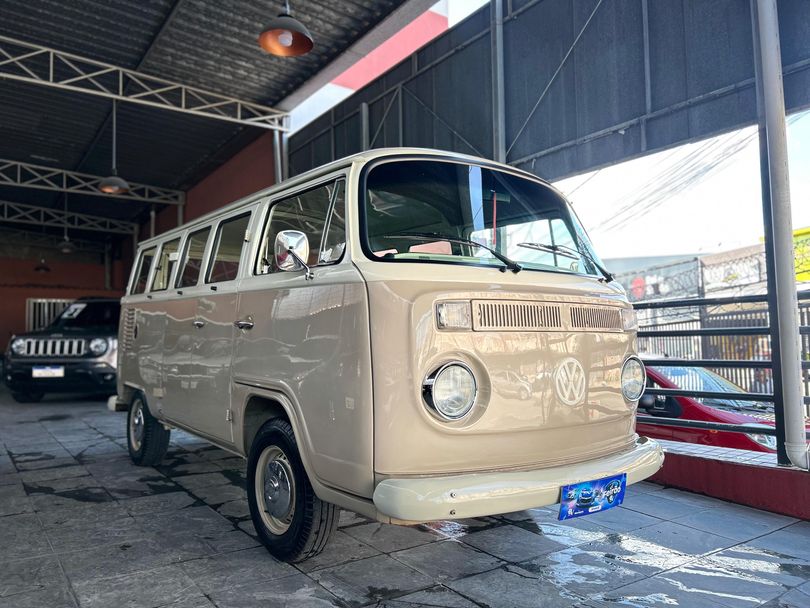 VolksWagen Kombi Standard/ Luxo/ Série Prata