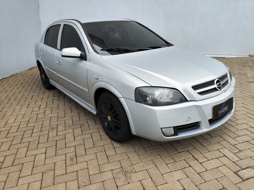 Chevrolet Astra 2.0 8V/ CD 2.0 8V Hatchback 5p Mec