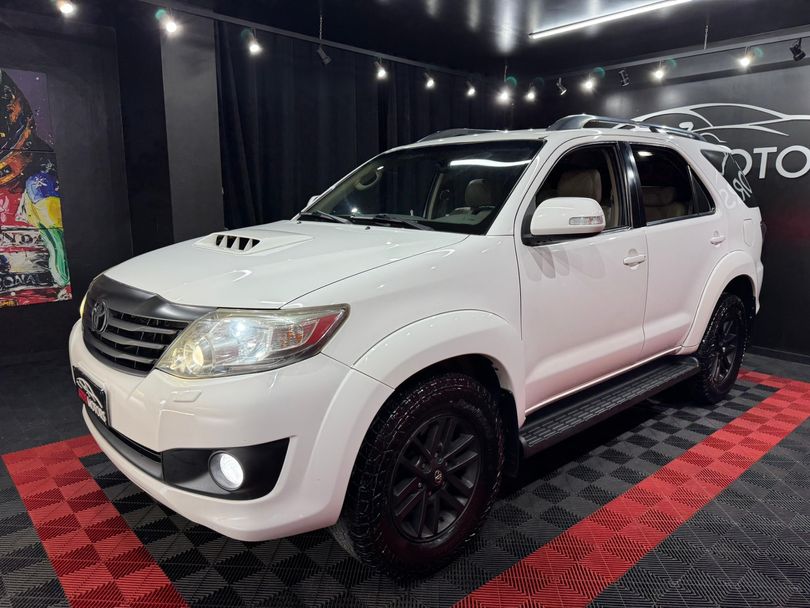 Toyota Hilux SW4 SRV D4-D 4x4 3.0 TDI Dies. Aut