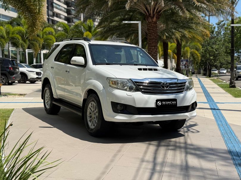 Toyota Hilux SW4 SRV D4-D 4x4 3.0 TDI Dies. Aut