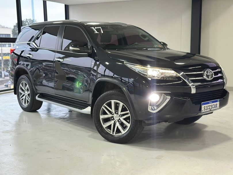 Toyota Hilux SW4 SRX 4x4 2.8 TDI 16V Dies. Aut.