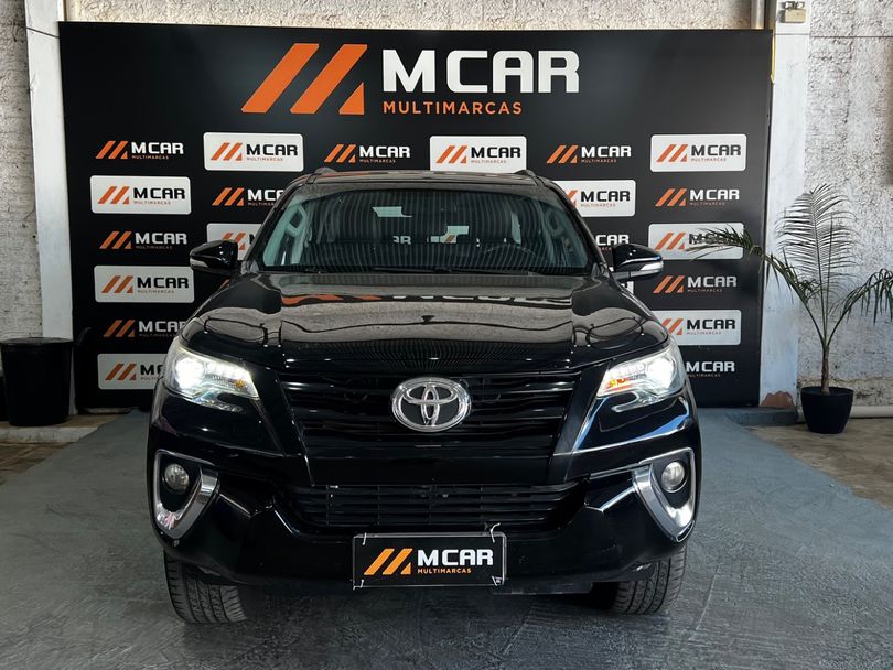 Toyota Hilux SW4 SRX 4x4 2.8 TDI 16V Dies. Aut.
