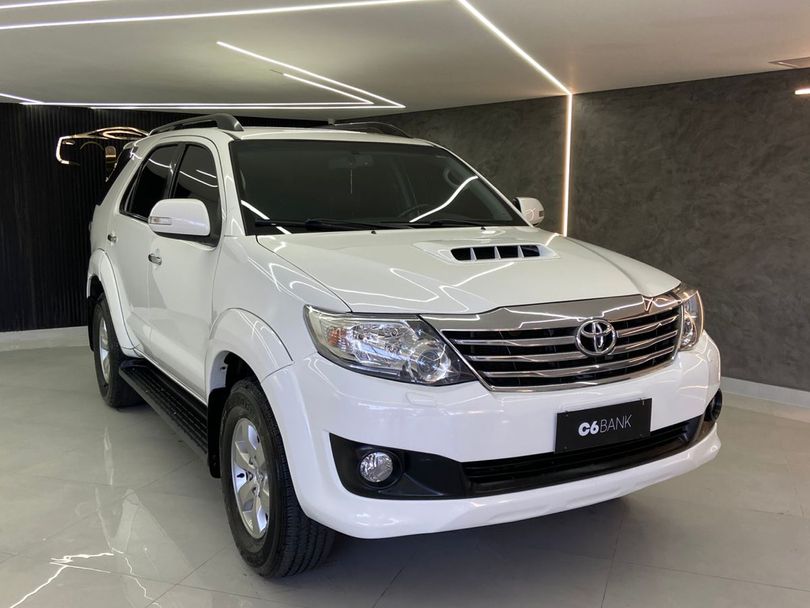 Toyota Hilux SW4 SRV D4-D 4x4 3.0 TDI Dies. Aut