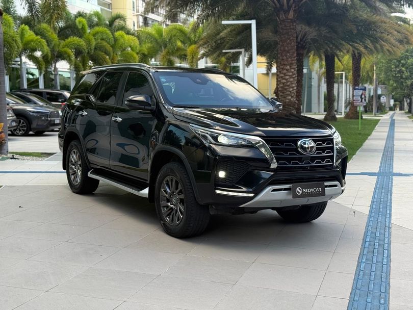 Toyota Hilux SW4 SRX 4x4 2.8 TDI 16V Dies. Aut.