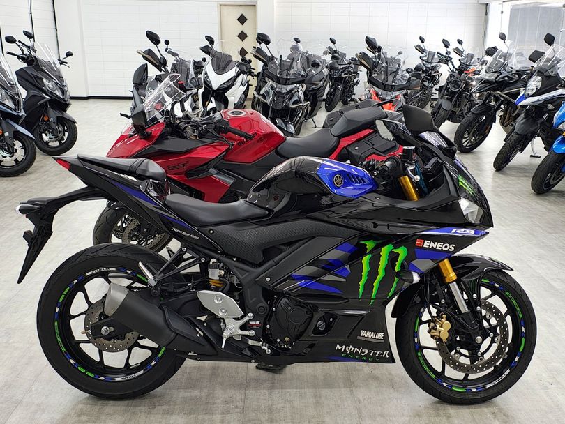YAMAHA YZF R-3 321/ABS