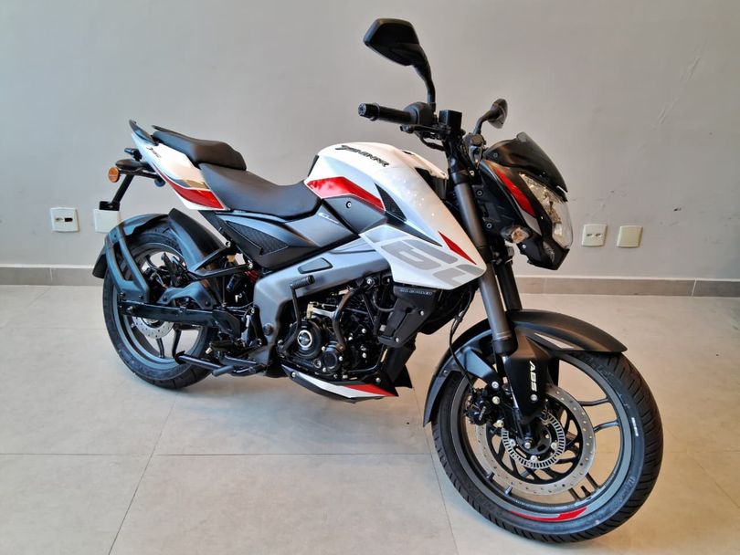 BAJAJ DOMINAR 160