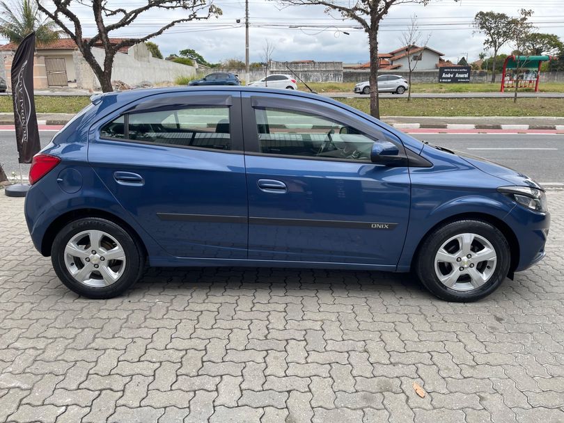 Chevrolet ONIX HATCH LT 1.4 8V FlexPower 5p Mec.