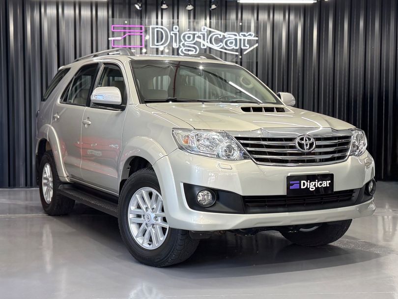 Toyota Hilux SW4 SRV D4-D 4x4 3.0 TDI Dies. Aut