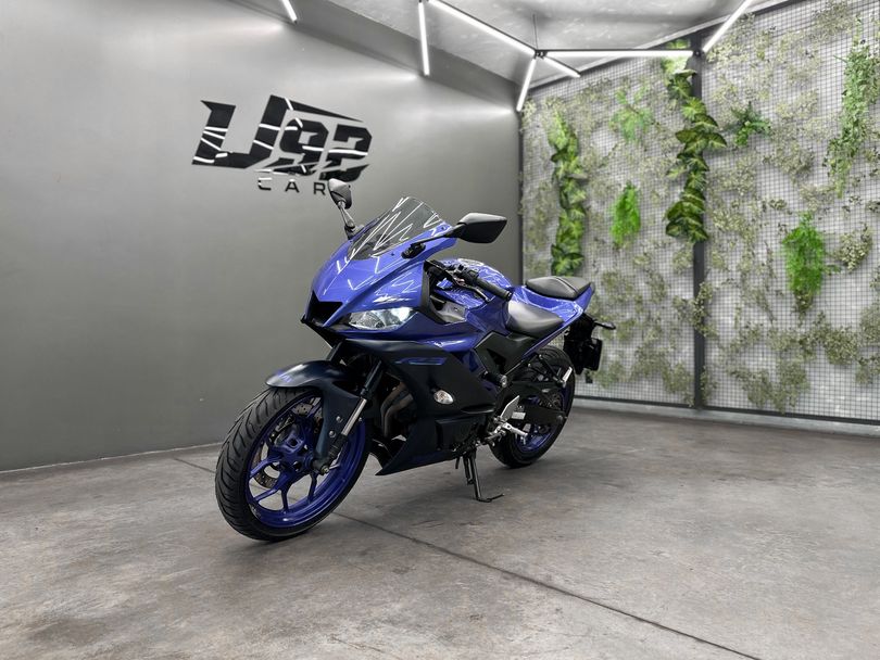 YAMAHA YZF R-3 321/ABS