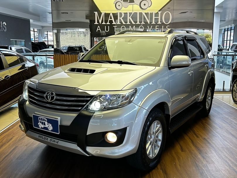 Toyota Hilux SW4 SRV D4-D 4x4 3.0 TDI Dies. Aut