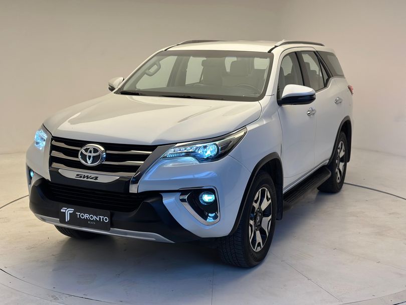 Toyota Hilux SW4 SRX Diamo. 4x4 2.8 TB Die Aut.